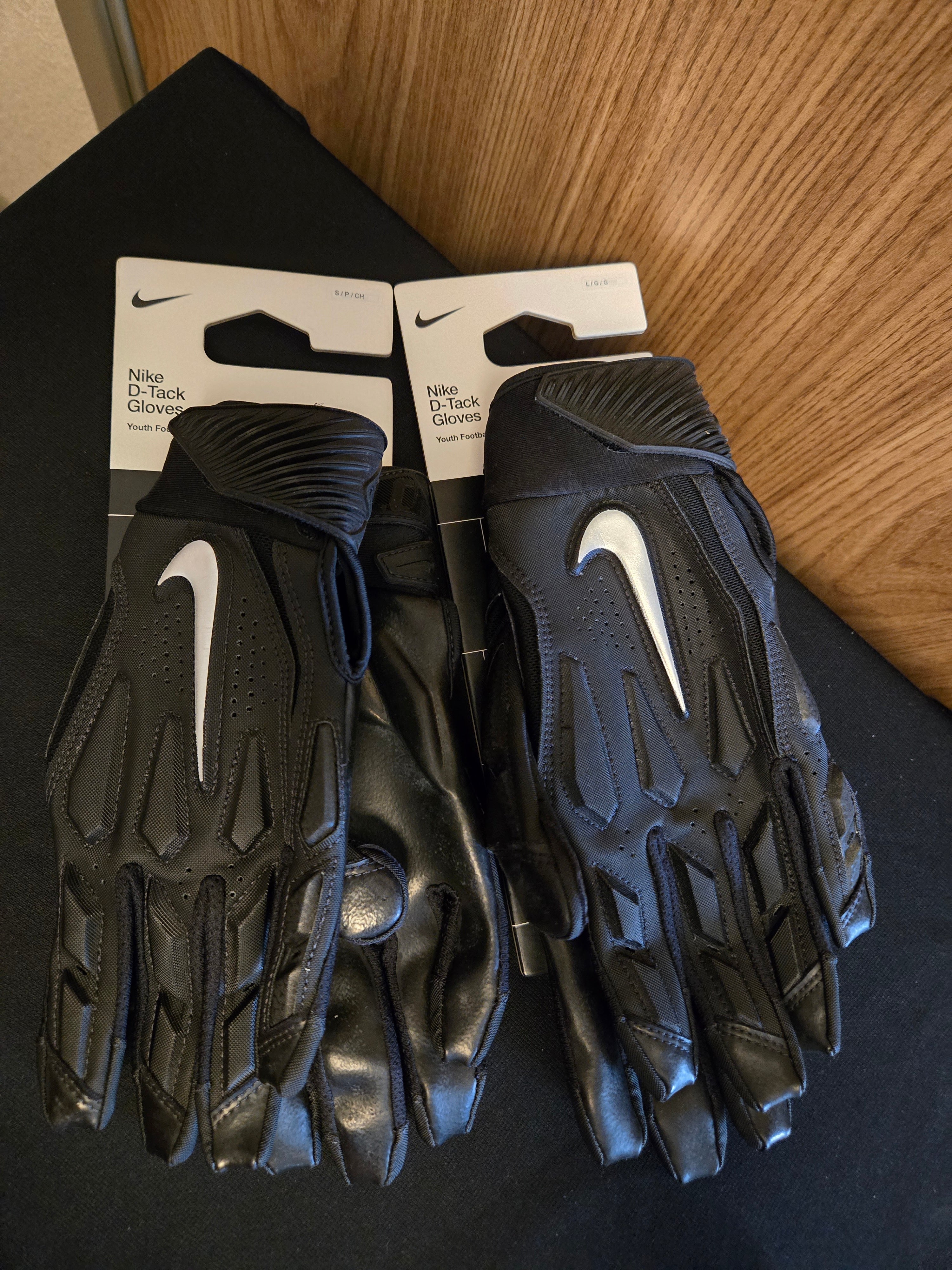 Nike D-Tack 6.0 Padded Lineman Football Gloves Black Size: Youth Small New!