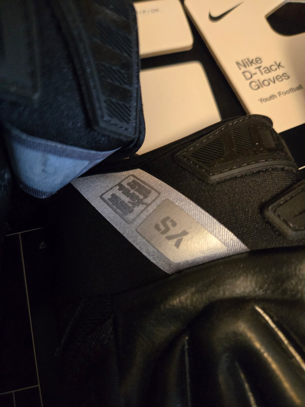 Nike D-Tack 6.0 Padded Lineman Football Gloves Black Size: Youth Small New!