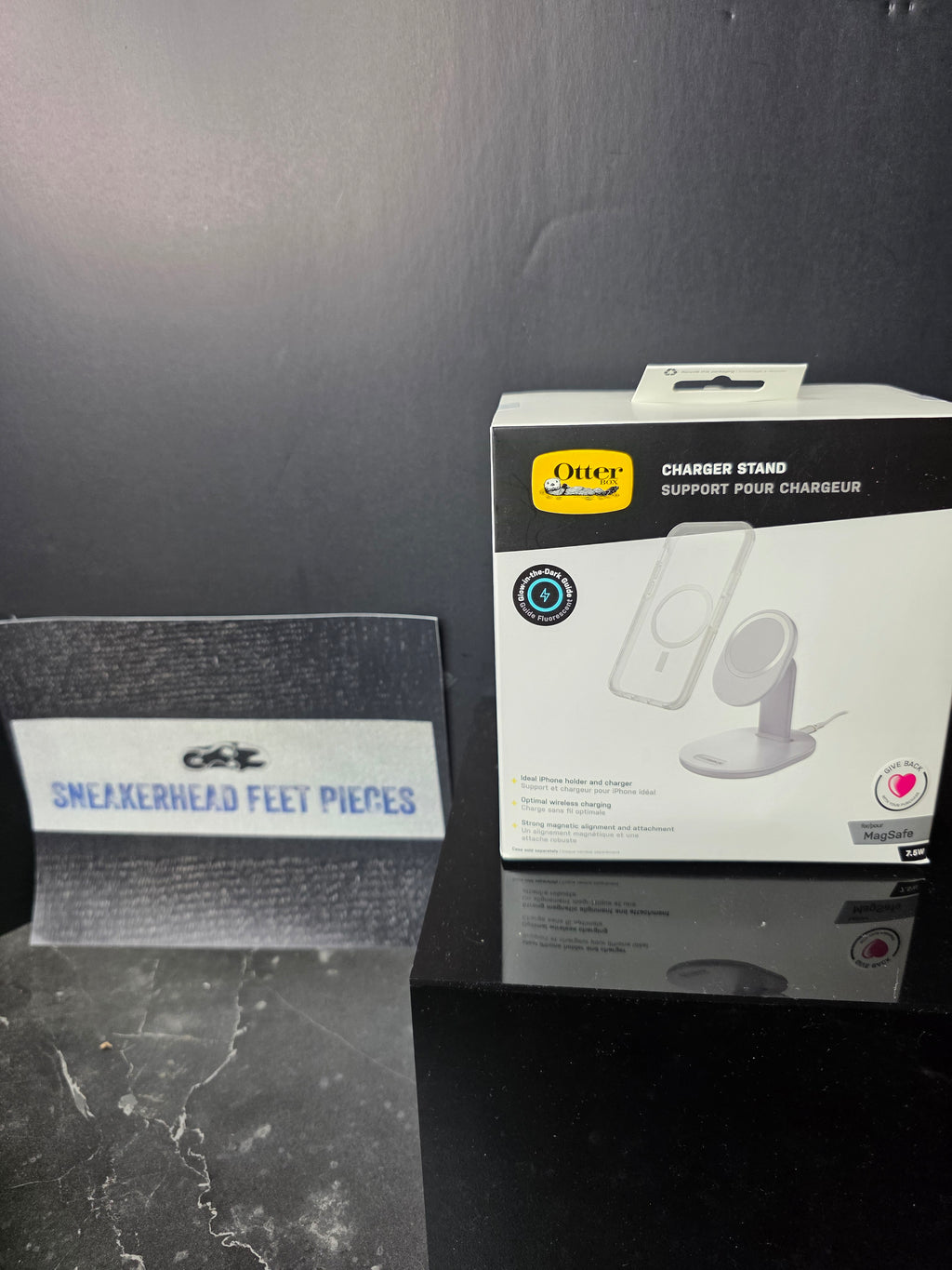 OtterBox Charger Stand For Apple MagSafe - 7.5W - White NIB Mag Safe Magnet