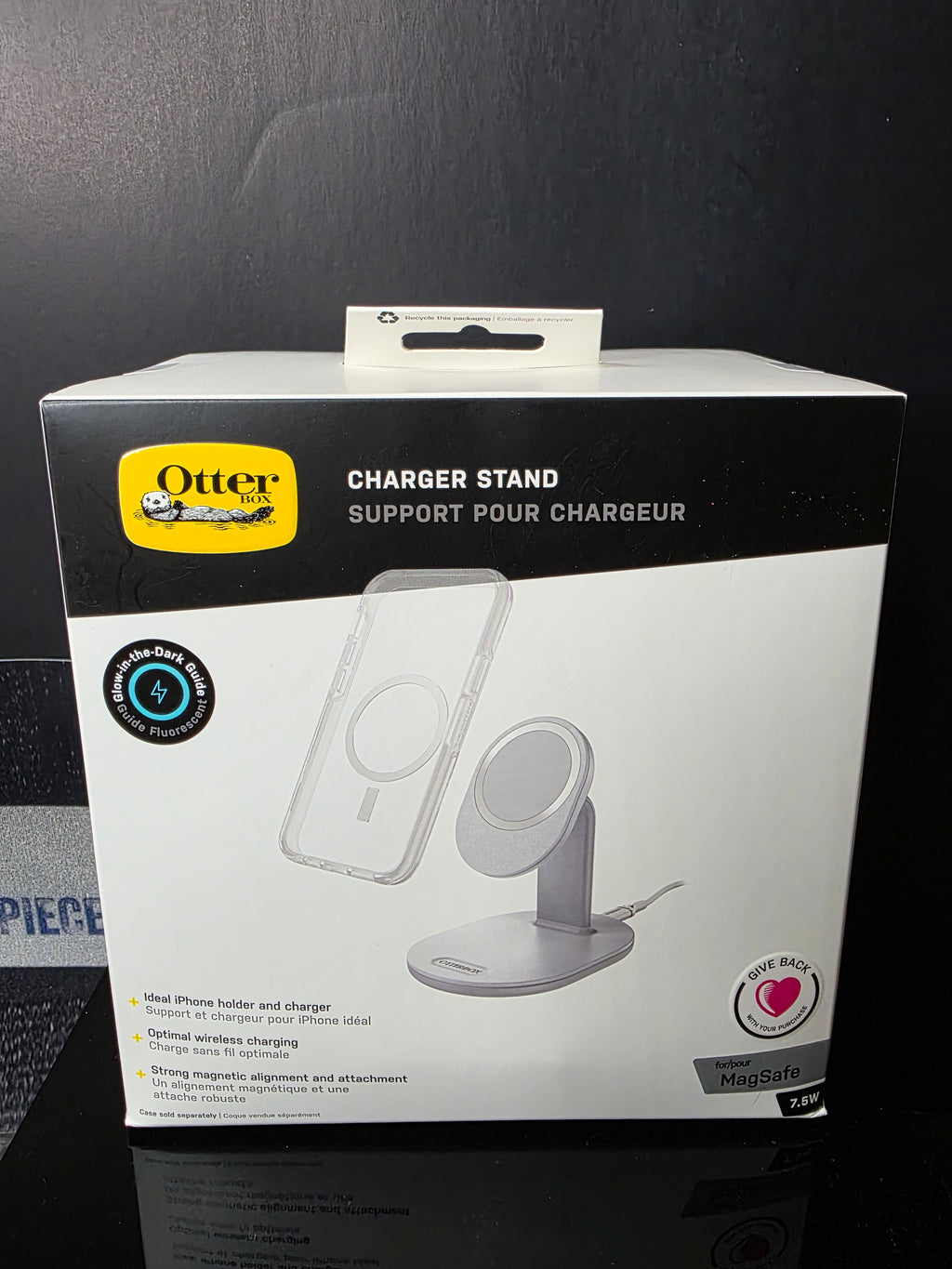 OtterBox Charger Stand For Apple MagSafe - 7.5W - White NIB Mag Safe Magnet