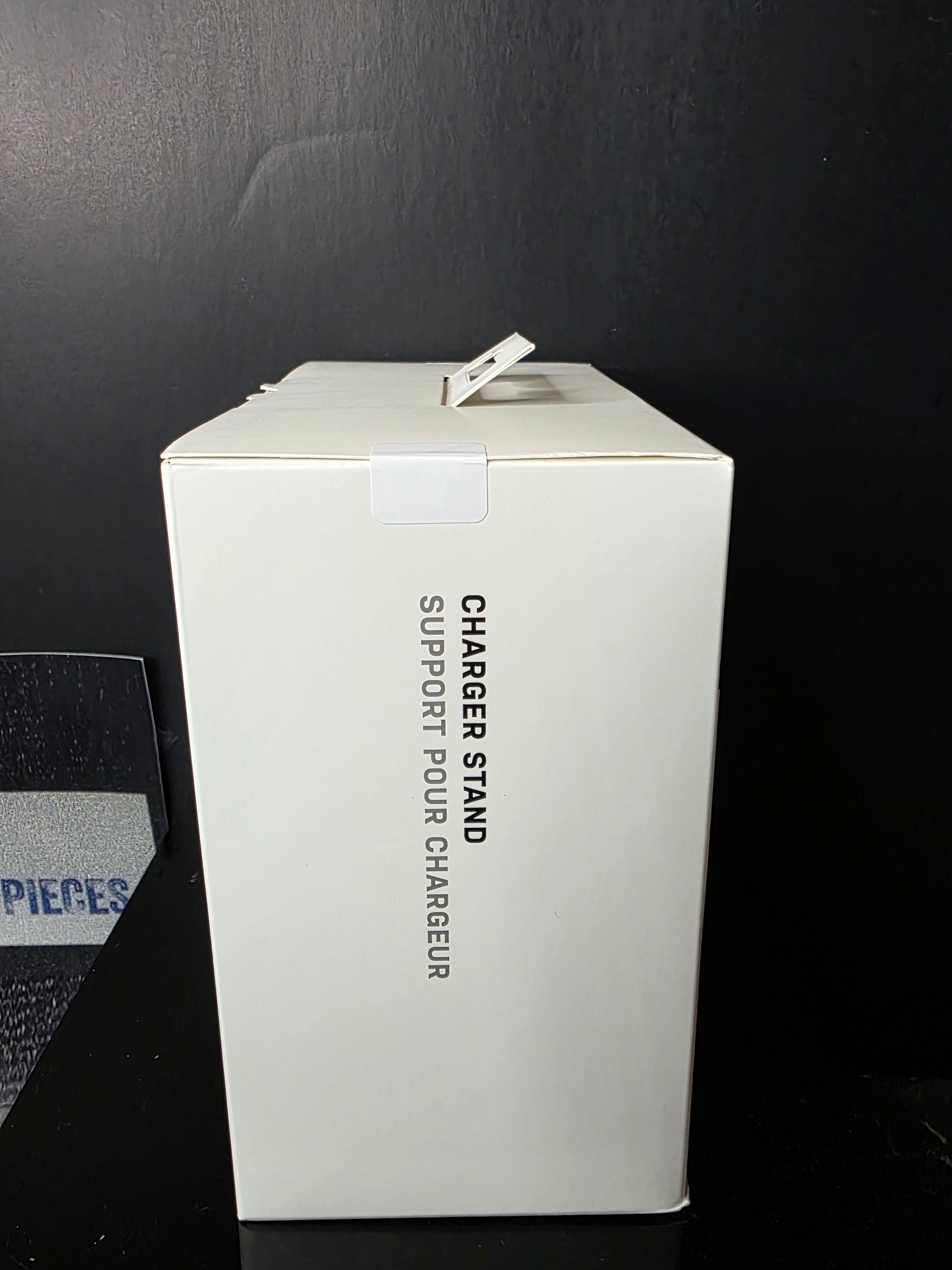 OtterBox Charger Stand For Apple MagSafe - 7.5W - White NIB Mag Safe Magnet